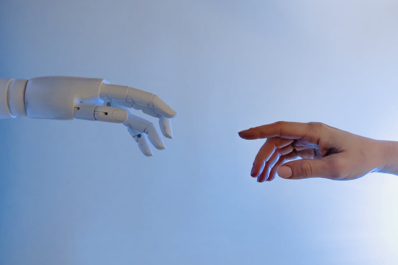 Featured image for “AI & Humans Are Collaborating To Redefine The Way We Work”